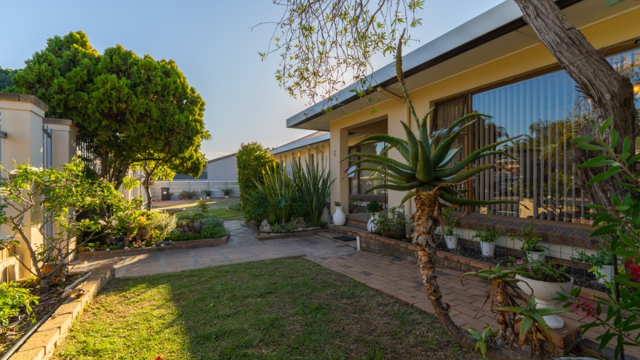 5 Bedroom Property for Sale in Amandelrug Western Cape